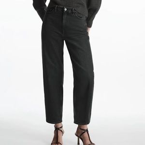 COS | Curved Leg Black High Waist Jeans Ankle / Crop | 25 - 26